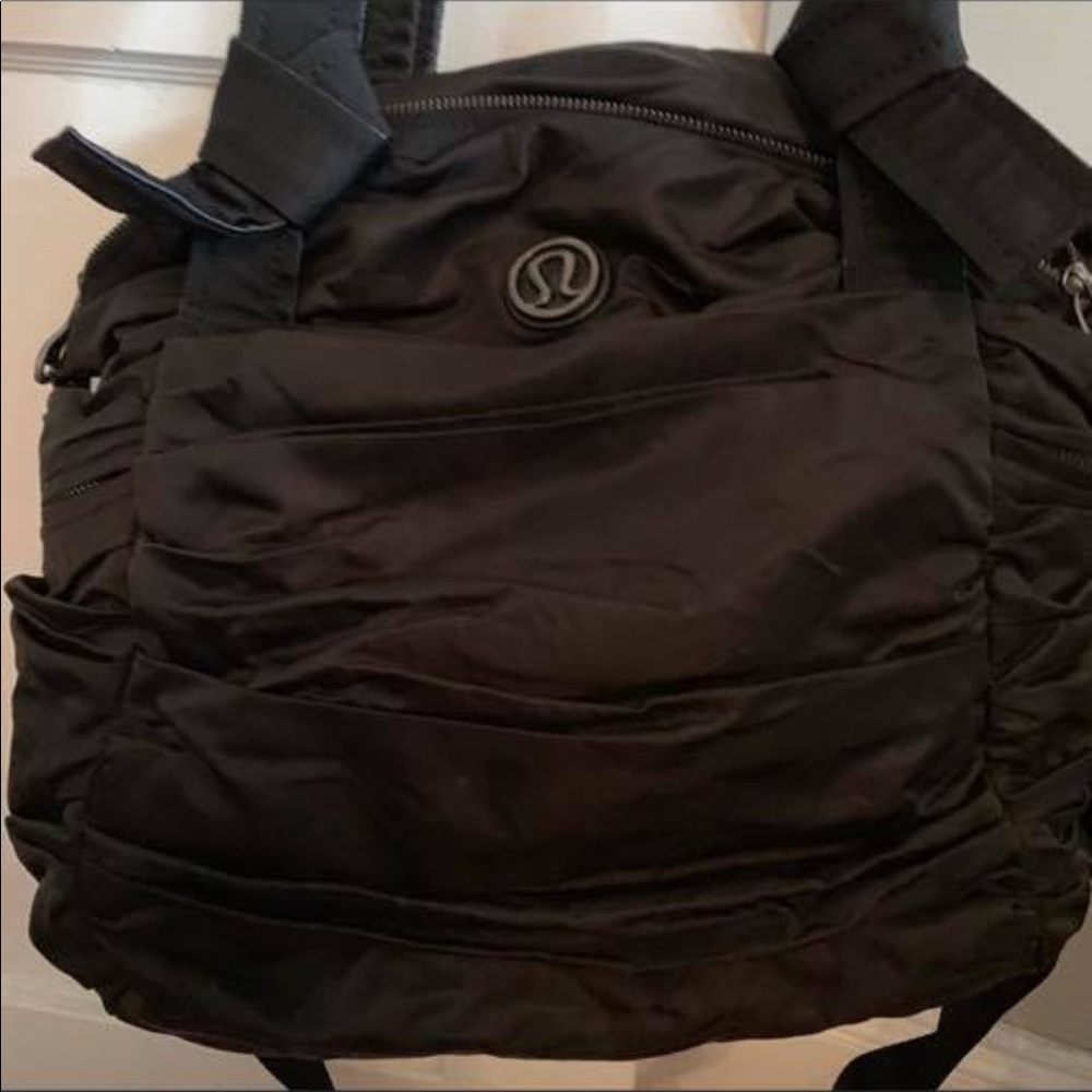 Lululemon Triumphant gym bag tote